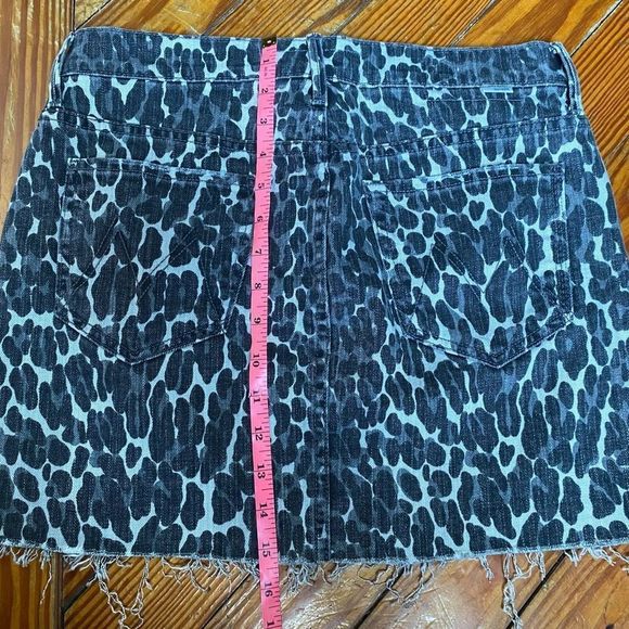 Mother Denim "THE VAGABOND MINI FRAY" SKIRT Leopard Jean, Size 27, MSRP $258 - Picture 11 of 12